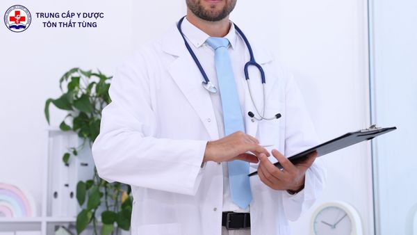 Kỹ thuật Xét nghiệm Y học điểm chuẩn bao nhiêu? Hướng chọn lộ trình học phù hợp năng lực Điểm chuẩn ngành Kỹ thuật Xét nghiệm Y