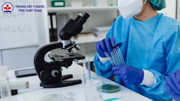 Kỹ thuật Xét nghiệm Y học thi khối nào? Cách chọn tổ hợp phù hợp để dễ trúng tuyển kỹ thuật xét nghiệm y học thi khối nào