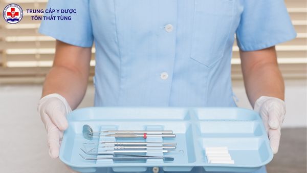 Điều dưỡng nha khoa là làm gì? Công việc, cơ hội và lộ trình học điều dưỡng nha khoa là làm gì