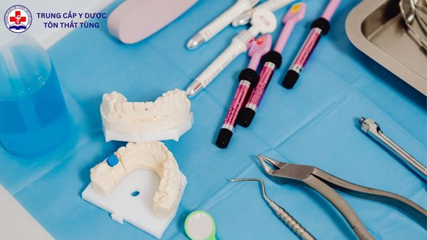 kỹ thuật phục hình răng điểm chuẩn